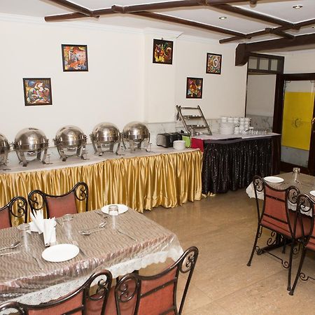 The Crest Inn Delhi  Exterior photo