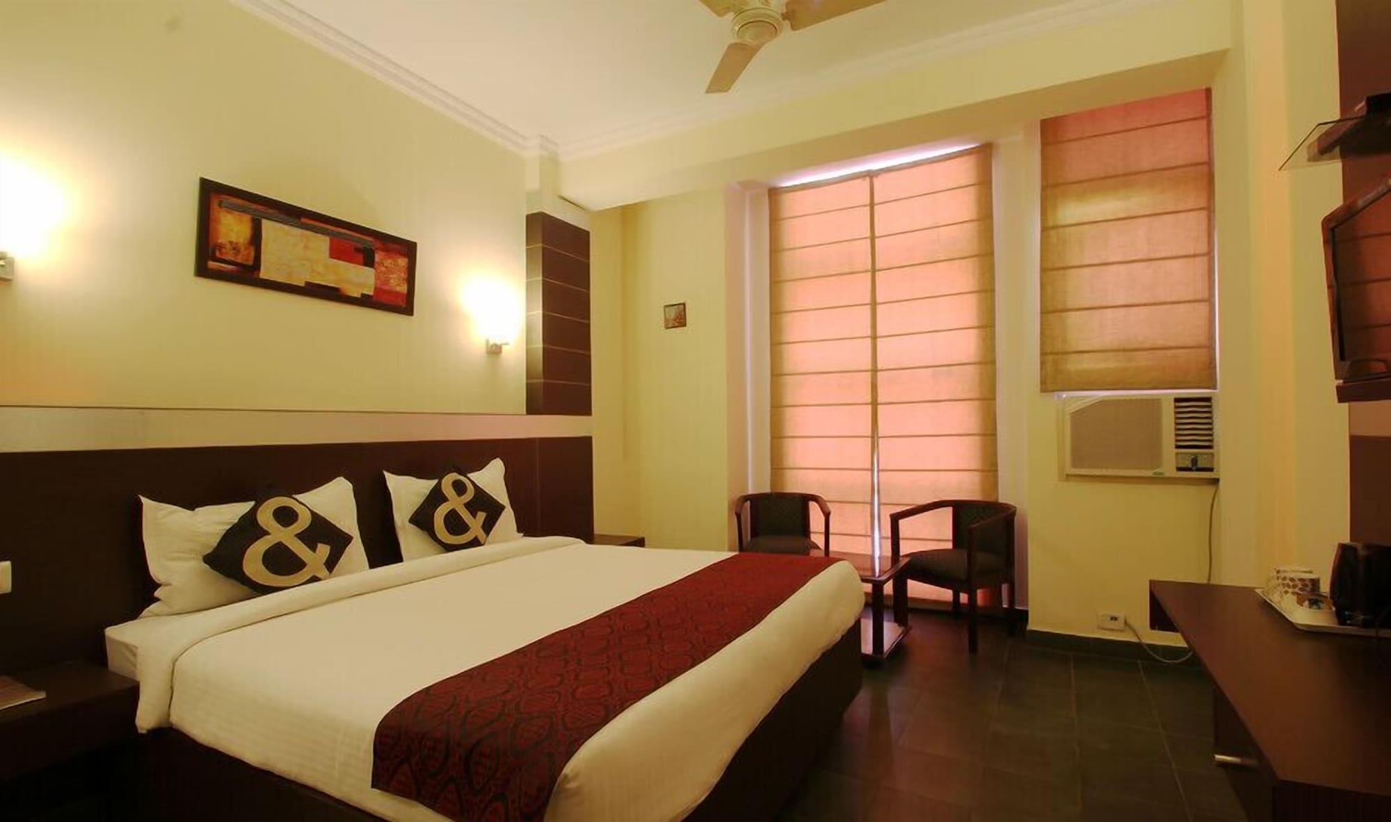 The Crest Inn Delhi  Exterior photo