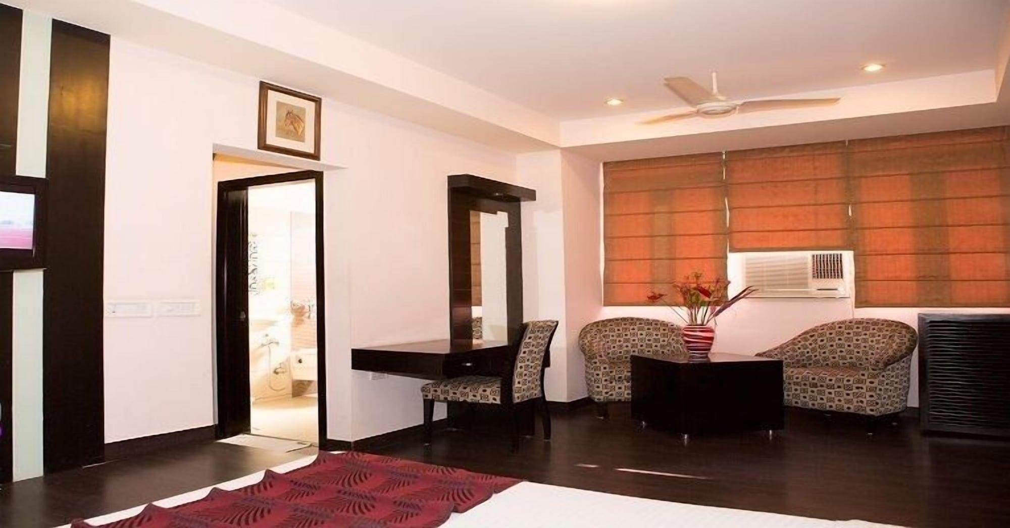 The Crest Inn Delhi  Exterior photo