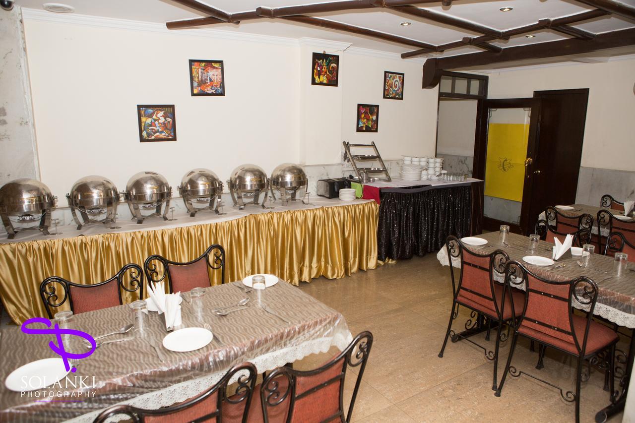 The Crest Inn Delhi  Exterior photo